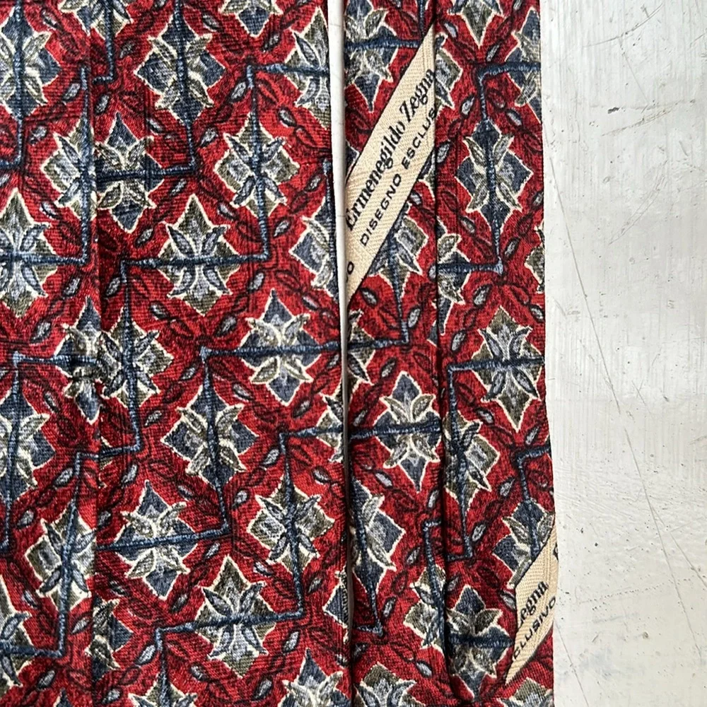 Ermenegildo Zegna Signature Red Blue 100% Silk Jacquard Tie
